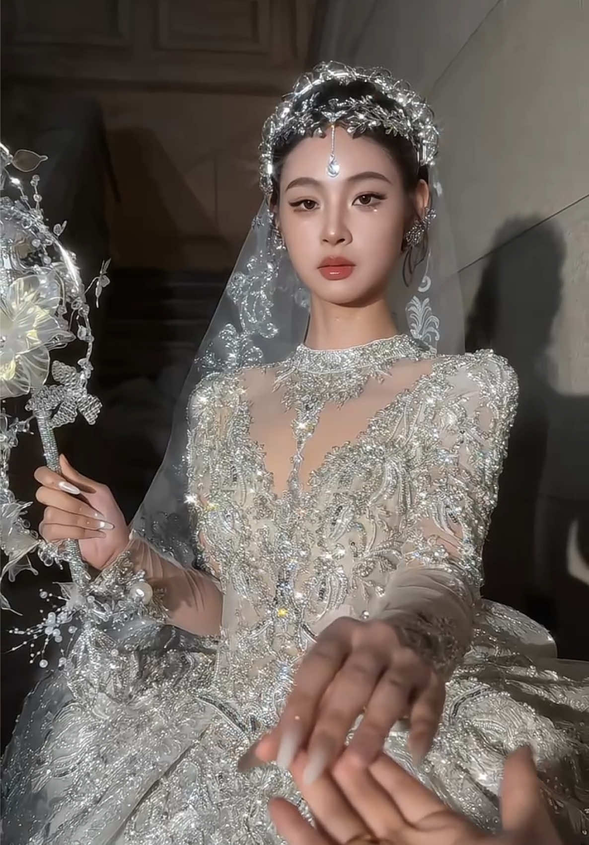 “Váy Cưới Lấp Lánh – Khoảnh Khắc Khi Bạn Hóa Công Chúa #heratiemvaycuoi #vaycuoi #vaycuoilaplanh #wedding #viralvideo 