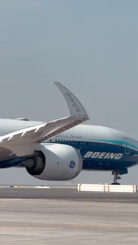 Wait for Takeoff #boeing777 @dubai_airshow_official #boeing777lovers #aviation #airplanes #aviation_lovers #aviationwall 