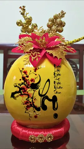 🧧 Đĩa ngũ quả chưng Tết mà có tem dán chữ tài – lộc – phúc nhìn xịn cực kỳ! Tem dán dưa, dừa, bưởi bám dính tốt, lên màu chuẩn – giúp mâm quả Tết nhà bạn thêm ý nghĩa #TemDanTet #TemDanDuaDuaBuoi #TrangTriNguQua #Tet2026 #trangtribantho 