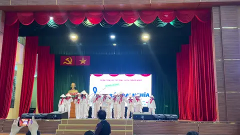 Tự Hào Việt Nam !!!  Choreo by tui  Văn nghệ chào mừng 20/11 trường THPT chuyên Trần Đại Nghĩa #biênđạo #vănnghệ #xuhuong #flashmob20_11 #dance 