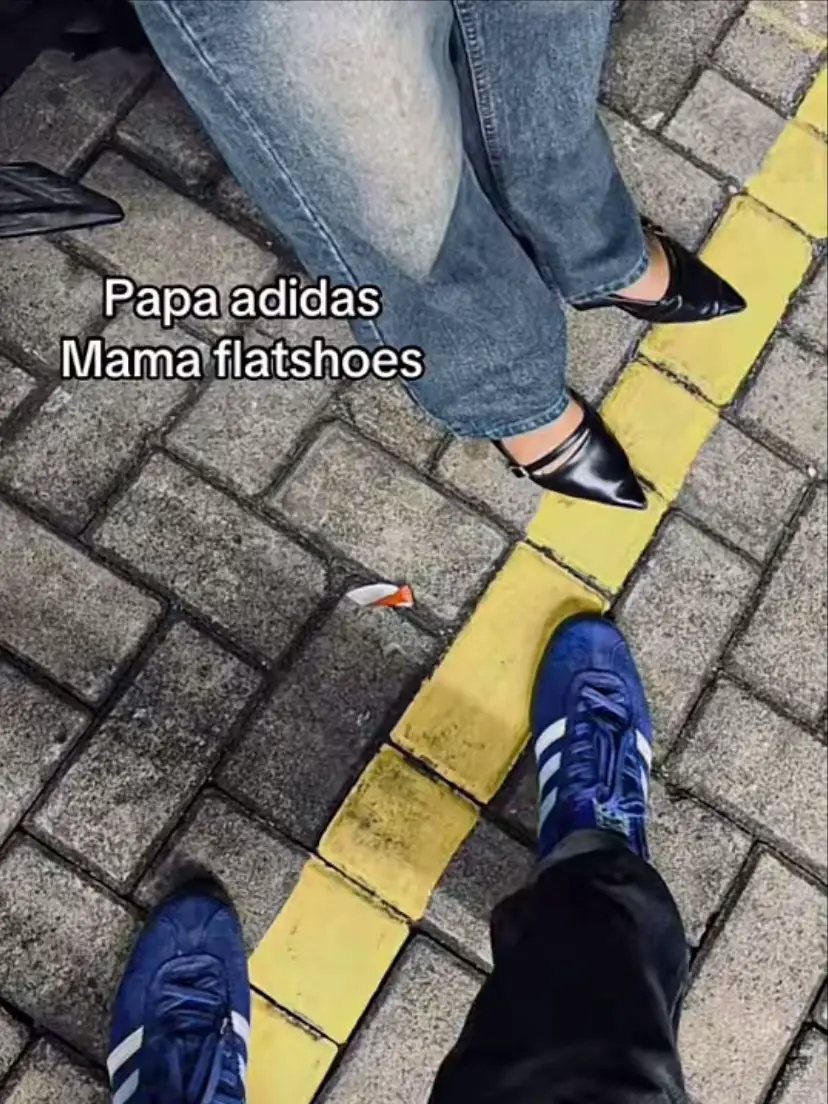 tuku sendal ae mikir pindo po meneh tuku sepatu 🥲