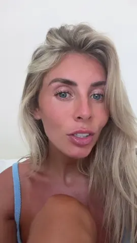 Bonnie's flying back down under for Schoolies 2025