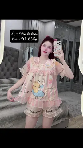 𝗡𝗴𝗼𝗮̀𝗶 𝗸𝗶𝗮 𝗯𝗮𝗼 𝗹𝗮 𝘁𝗵𝗲̂́ 𝗴𝗶𝗼̛́𝗶.  𝗡𝗵𝘂̛𝗻𝗴 𝘁𝗿𝗼𝗻𝗴 𝗲𝗺 𝘁𝗵𝗲̂́ 𝗴𝗶𝗼̛́𝗶 𝗰𝗵𝗶̉ 𝗹𝗮̀ 𝗮𝗻𝗵 𝘁𝗵𝗼̂𝗶.🥰 #setbo#pijama#dobonu#dobolua#đồbộxinh