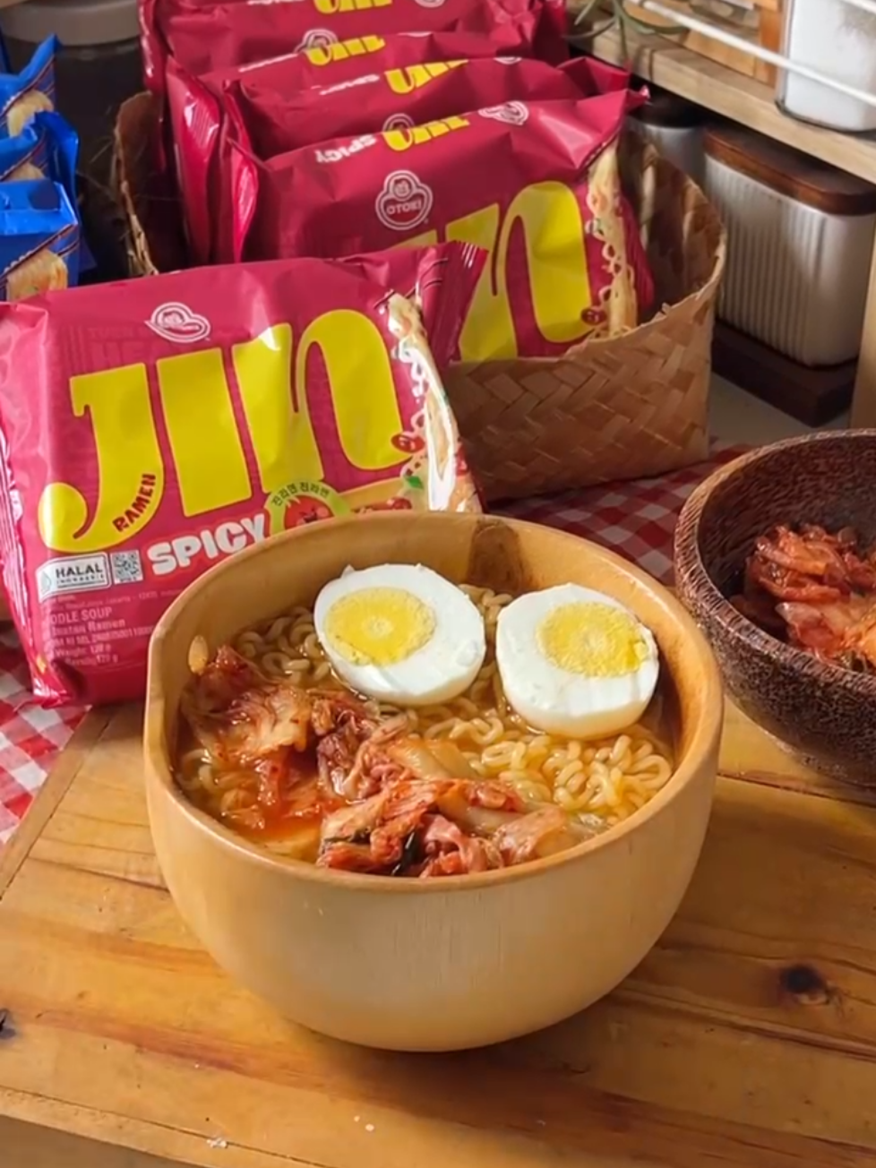 Makan ramen dirumah juga enak loh. Ini nih salah satu Rekomendasi ramen halal dan enak yang biasa aku stok dirumah. Boleh dicoba yah @otoki.indonesia  #jinramen #halal #halalfood #koreanramen #jinramenlover 