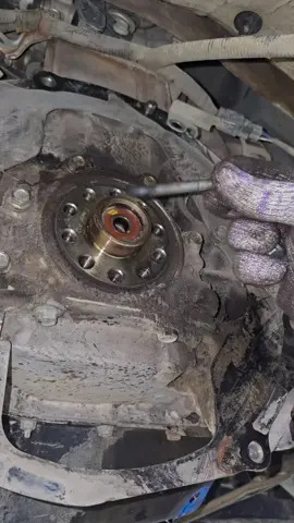 play wheel bearing removal trick #automotive #DIY #mechanic #usa 