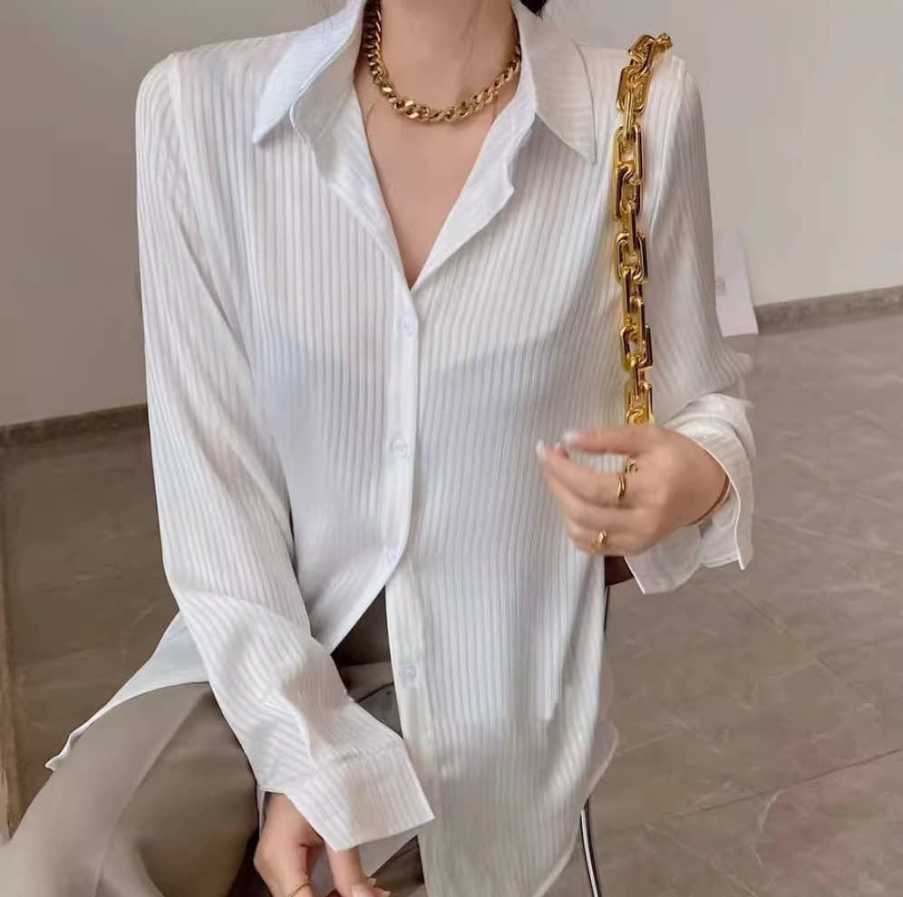 Rekomendasi Kemeja Wanita Desain Garis Vertikal  #outfit #kemeja #kemejawanita #kemejagaris #rekomendasi 