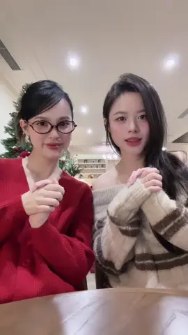 Muốn tặng anh quà noel nhưng ông già noel ko cho em vào túi :)))) @Babe Riiii  😆😆 #xh #noel #christmas 