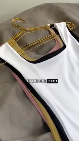​🚨 ACHADO DE MODA! 🚨 Você PRECISA desse Kit de 3 Blusas Regata de Decote Quadrado! 😍 ​Perfeitas para qualquer ocasião, do look básico ao elegante. O tecido suplex é super confortável e modela o corpo. 💖 São 20 variações de cores para você escolher e montar looks incríveis neste verão. ​🛒 O link para comprar o seu kit está nos comentários! Corre que o frete grátis é por tempo limitado! ​Gostou da dica? Então me siga para mais achadinhos de moda e tendências! 👇 ​#AchadinhosDeModa #LookDoDia #TendênciaBolgueira