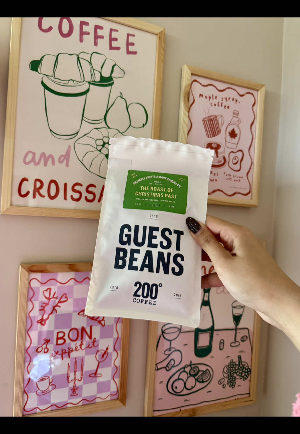 love these coffee beans from @200 Degrees Coffee ☕️ Limited-edition festive roasts, ethically sourced & hand-roasted in Nottingham. Gift-ready + available online, Amazon & all 200° stores till Christmas Eve 🎁 *gifted* #coffee #cosyhome #homebarista #morningroutine #coffeetok 