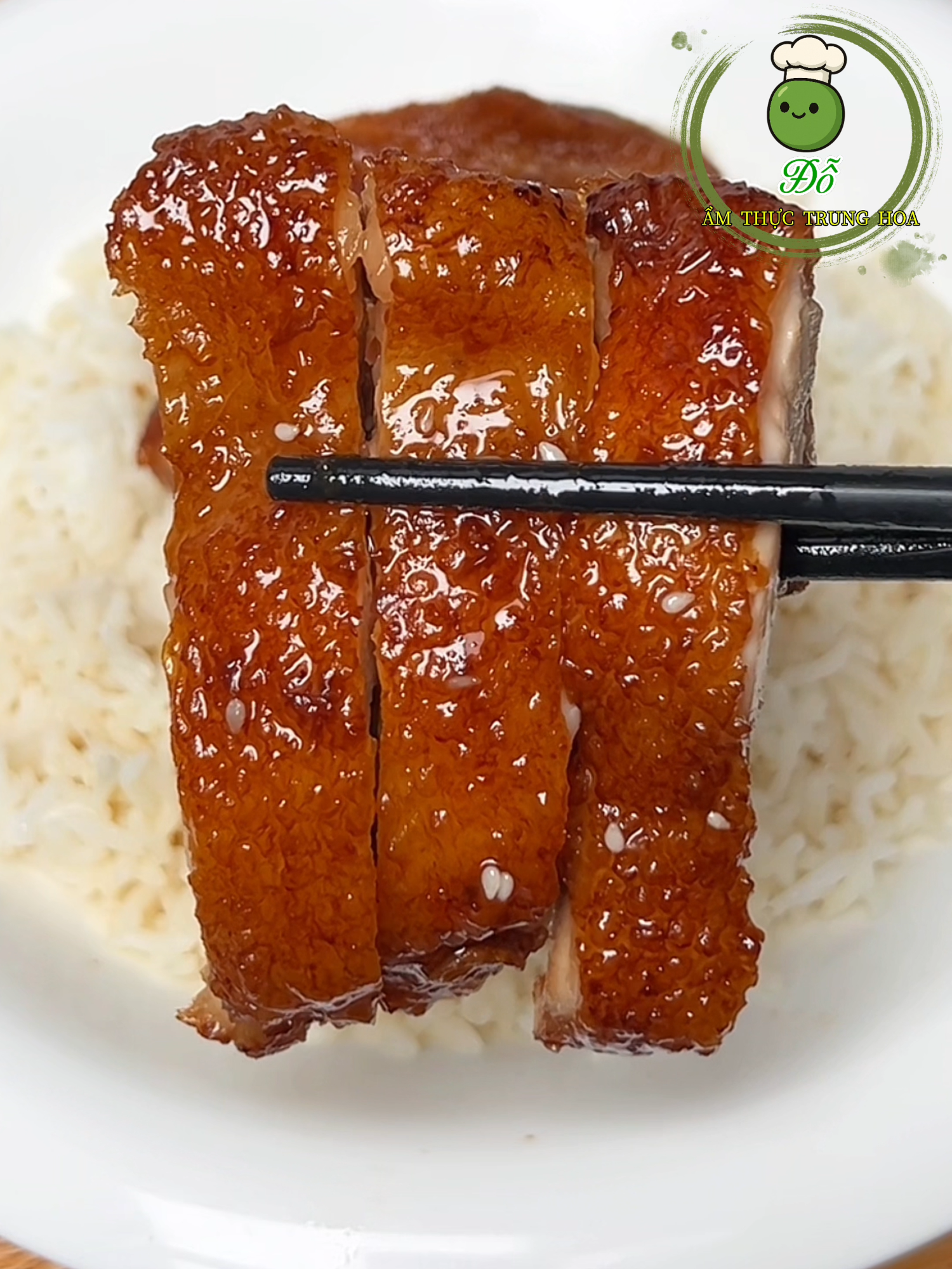 Đùi gà xá xíu làm theo cách này thơm mùi cam, mềm mọng và cực kỳ cuốn. Thịt gà mềm, mọng nước, ăn đến đâu mê đến đó — đúng chuẩn một món đơn giản mà ngon xuất sắc! #ĐỗẨmThựcTrungHoa #ĐùiGàXáXíu #MónNgonMỗiNgày #ẨmThựcGiaĐình