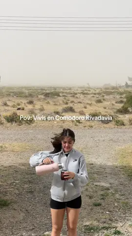 Vivir en Comodoro Rivadavia es sinónimo de viento ⚠️‼️NADIE SALIÓ HERIDO EN ESTE VIDEO‼️⚠️ #comodororivadavia #viento #humor #pov 