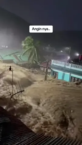 Angin malam yang dingin membuat banjir semakin... #fy #fypシ #fyp #banjir #angin 