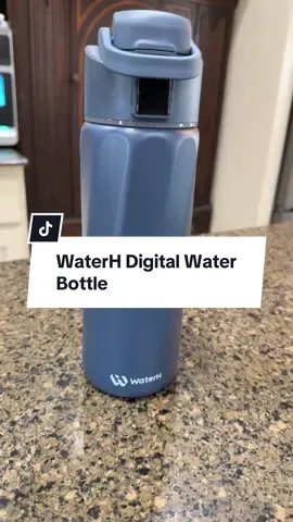 @WaterH Digital water bottle. Track your water consumption accurately! #waterbottle #watertracker #TikTokShopCyberMonday #tiktokshopblackfriday #tiktokshopcreatorpicks 