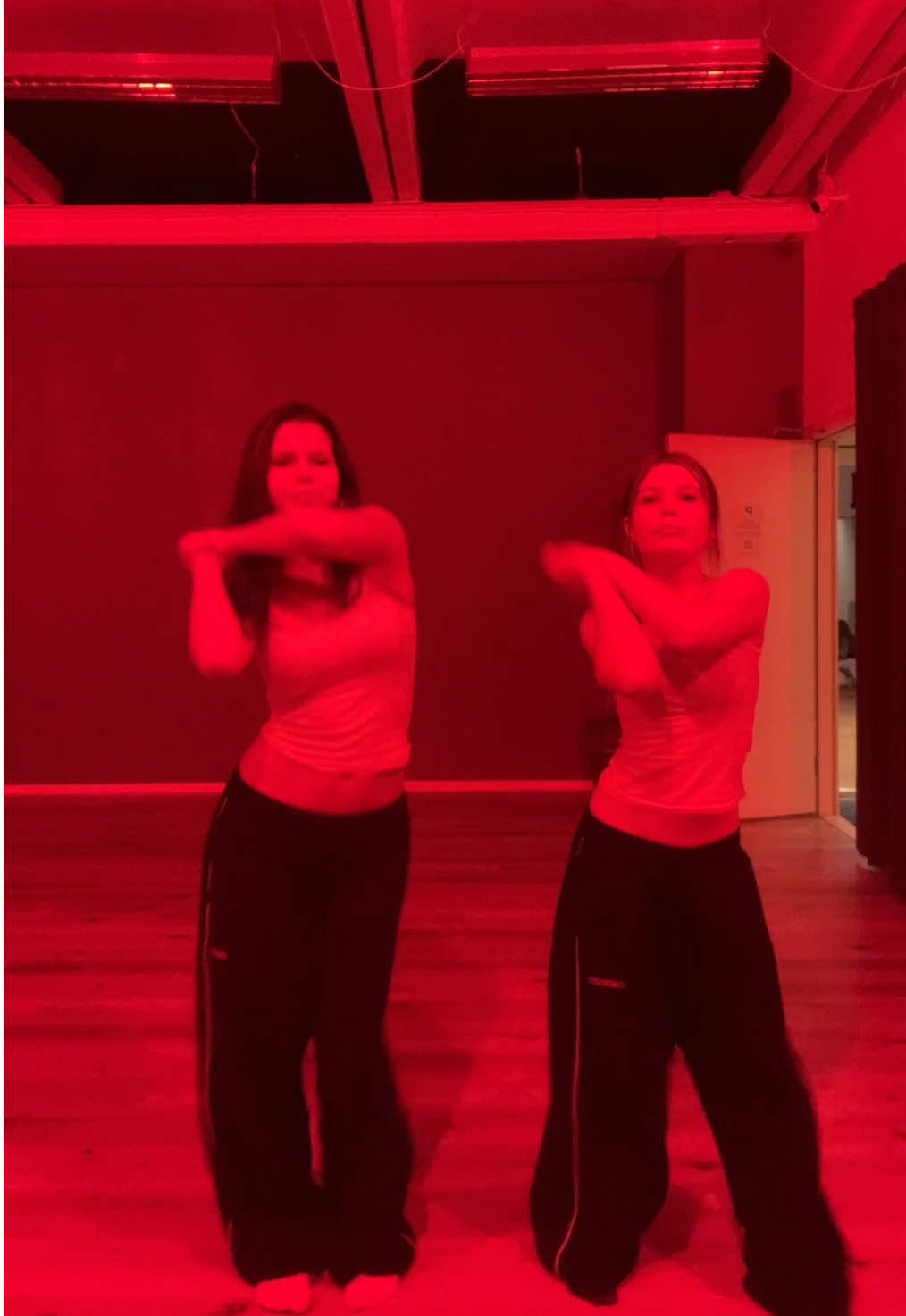 Miv🤞 @Philippa B.W♥️ #dance #dancetrend2025 #pokerface #lua #tiktokdance 