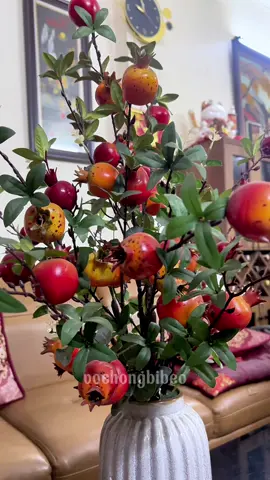 Cành lựu mang lại may mắn - sung túc cả năm #lựu #canhluu #canhluuphuquy #decor #trangtrinhacua 