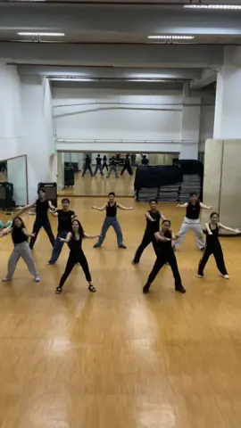 lss much? here’s sdt’s take on Danscene: Viral “Galaw Tomasino” 🐯💛 @🍰hanji🐯 @thonyo @allyanavctrno @adeline @jayallen @Andrew @jsuuyt @Hannah Tiffany  dc: me & ally ^^  #dance #ust #salinggawidance #danscene #fyp 