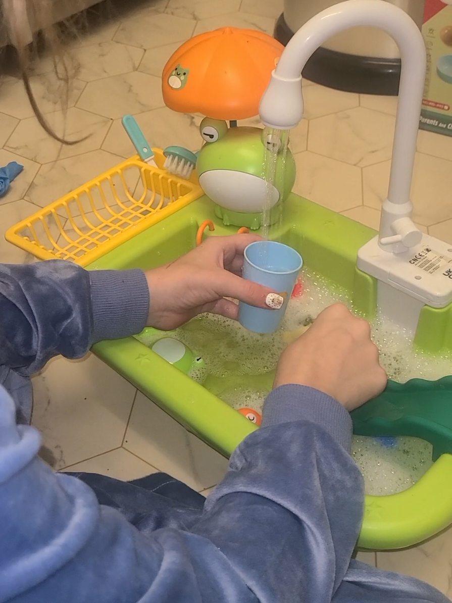 Amazing little play sink toy #kidstoys #toysink #tiktokmademebuyit #blackfriday #waterplay 