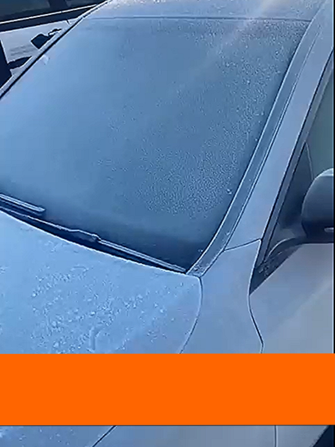 Налил кипяток на замершее лобовое стекло!