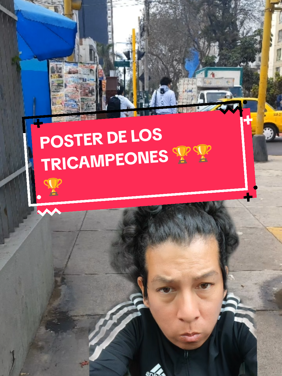 🗞️ ATENCIÓN, PUEBLO CREMA Hoy en el diario EL DIEZ viene el POSTER OFICIAL del TRICAMPEÓN. Si eres un hincha de verdad… corre por el tuyo antes que se agote. La pared de un crema no se decora sola. 🏆🏆🏆🐥✌️ #Universitario #Tricampeón #YdaleU #ElDiez #PuebloCrema 