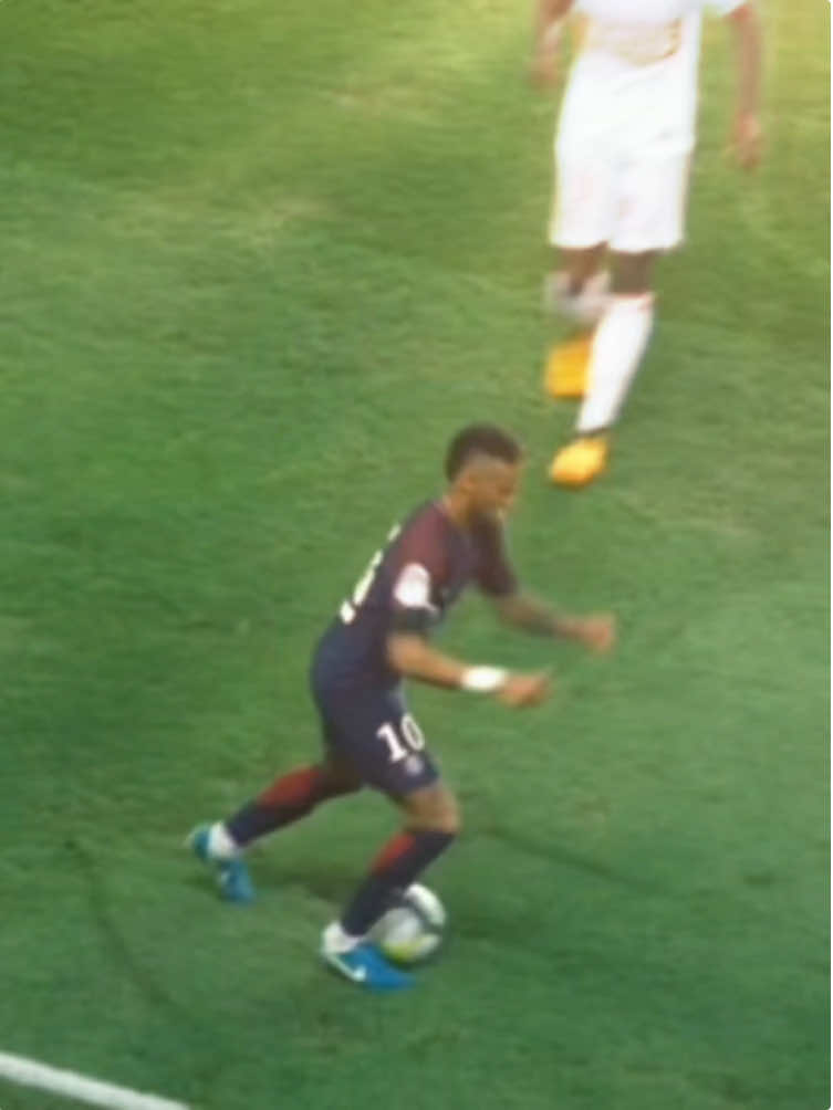 The most fascinating dribble in the world, I love it. #neymar 