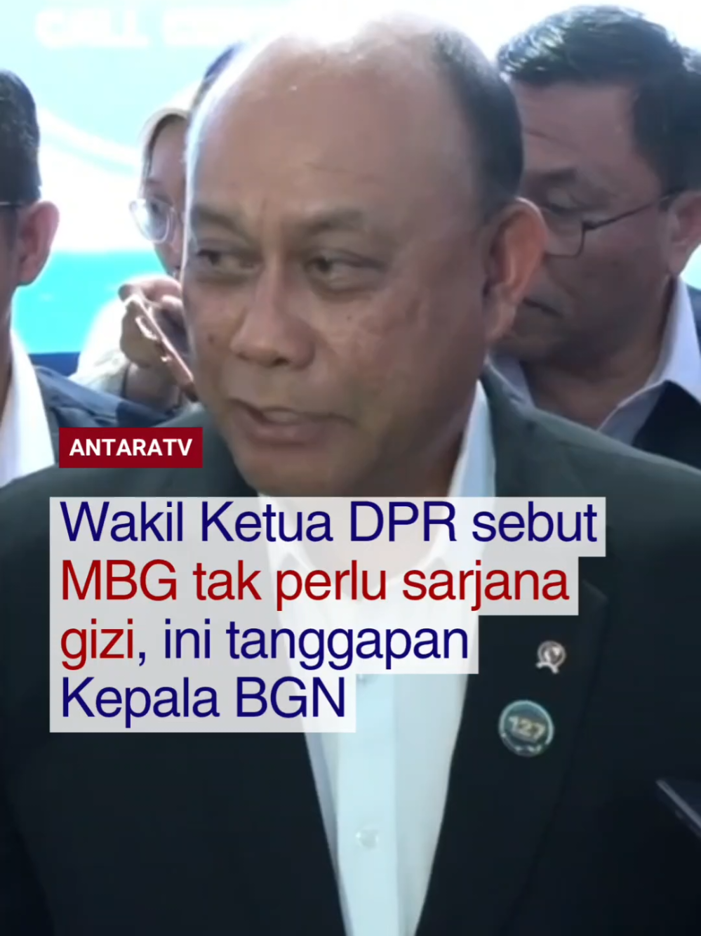 Kepala Badan Gizi Nasional (BGN) Dadan Hindayana, Senin (17/12) menanggapi pernyataan Wakil Ketua DPR RI Cucun Ahmad yang menyoroti mengenai peran ahli gizi dalam program Makan Bergizi Gratis (MBG). Menurut Kepala BGN setiap Satuan Pelayanan Pemenuhan Gizi (SPPG) telah dirancang untuk melibatkan sarjana gizi dan lulusan vokasi gizi. Simak berita terkini dan program-program menarik Antara TV di youtube Antara TV Indonesia dan antaranews.com/video! #BGN #mbg #dpr #ahligizi #beritaterkini #infoterkini #infoupdate #beritaterkini