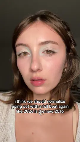 No because I don’t mean bring back the block brows and stuff 😭✋ #2016makeup 