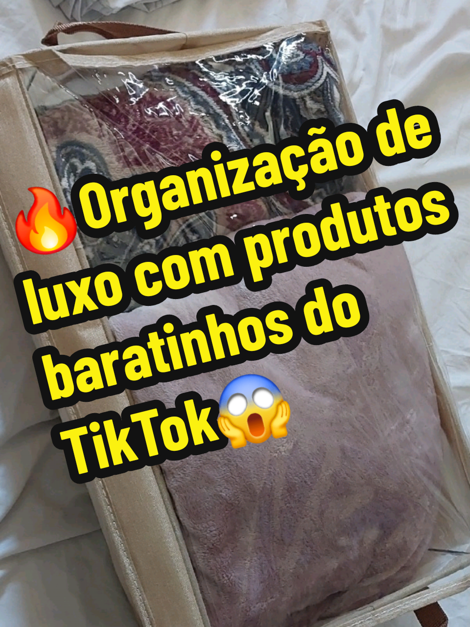 Caixa de armazenamento dobrável multiuso com tampa, adequada para armazenamento de roupas e brinquedos Descrição Caixa de Armazenamento Dobrável Caixa de armazenamento dobrável multiuso com tampa  Esta caixa é perfeita para armazenamento de roupas e brinquedos.  Design dobrável permite fácil armazenamento e transporte.  • Com tampa, mantém os itens organizados e protegidos.  Características Multiuso: Apropriada para diversos itens de armazenamento.  • Dobrável: Facilita o armazenamento e o transporte.  • Tampa: Mantém os itens organizados e protegidos.  UsO Ideal para armazenamento de roupas e brinquedos.  • Perfeita para organizar espaços em casa ou no quarto de crianças,  Dimensões: Altura 20 cm - Comprimento 47 cn Largura 28 cm #creatorsearchinsights #TikTokShopBlackFridayBR #TikTokShop1111BR #caixa #organização