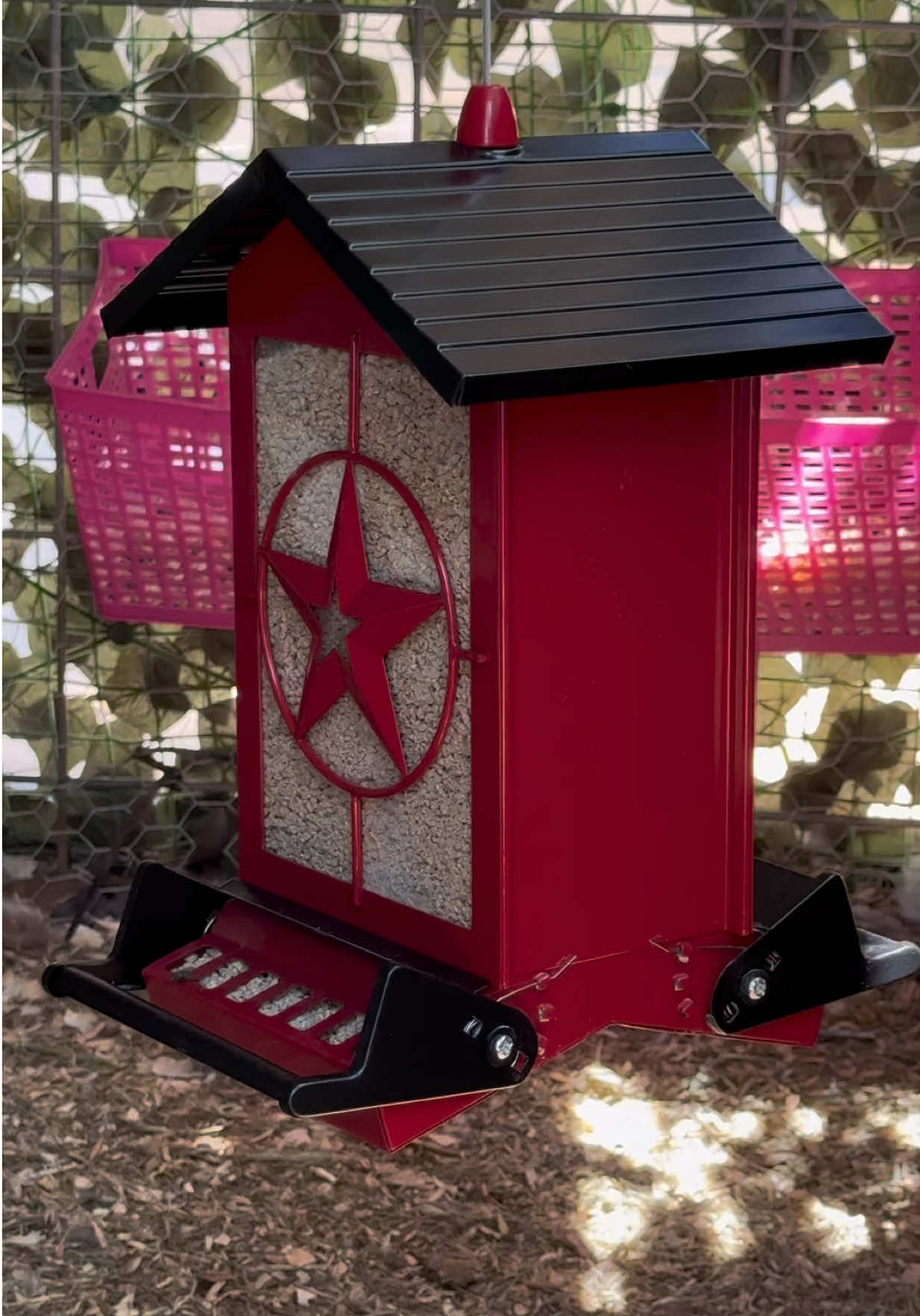 Squirrel proof birdfeeder #marisreviewchannel #birdfeeder #squirrelprooffeeder #chickfeeder #unboxing 