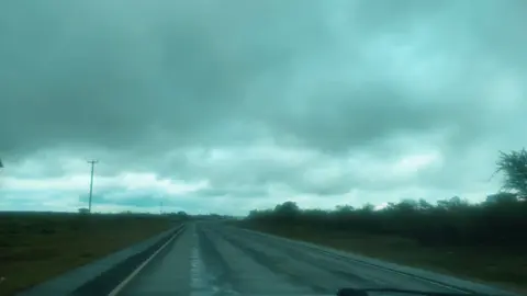 Chill weather 📍Nairobi-Kitui-Garissa highway #roadtrip#traveltiktok#tembeakenya🇰🇪#rhumbalovers😘#musicvibe