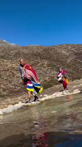 Quý sư huynh đệ An Lạc xuống núi Everest . #suanlac #thayminhtuemoinhat #thayminhtue #thichminhtue #tinco369 