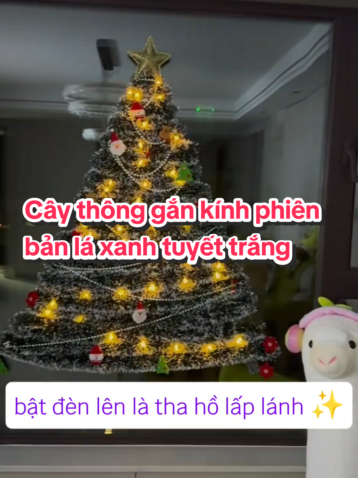 Vẫn là cây thông Noel gắn kính nhưng là phiên bản lá xanh tuyết trắng ❤ #christmas #handmade #DIY #decoration #decor 