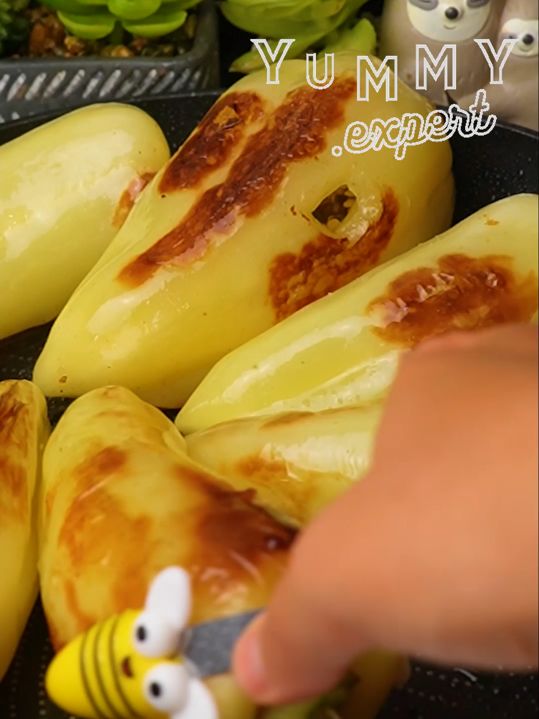 O bunatate de tocanita cu ardei copti cu mamaliguta calda si mujdei |  reteta DE POST #yummyexpert