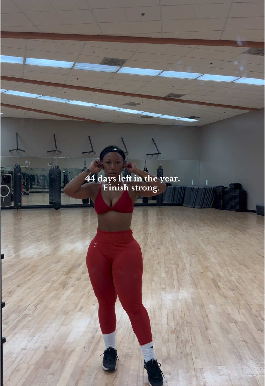 Finish the year strong. Happy Monday. #foryoupage #fyp #gymmotivation #GymTok #blackgirlfitness 