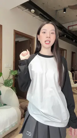 Ngày nhẹ nhàng, outfit cũng nhẹ nhàng. Basic nhưng không hề nhàm #linhlunglieng #aodaitay 