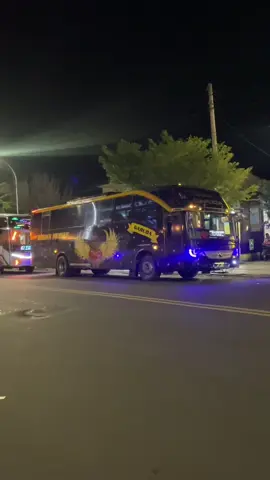 semangat terus buat para pejuang rupiah 😇😇@𝓝𝓲𝔃𝓪𝓻 @Adhy aja #busgaruda #busbintangtimur #celebesbislovers #busslover #foryou 