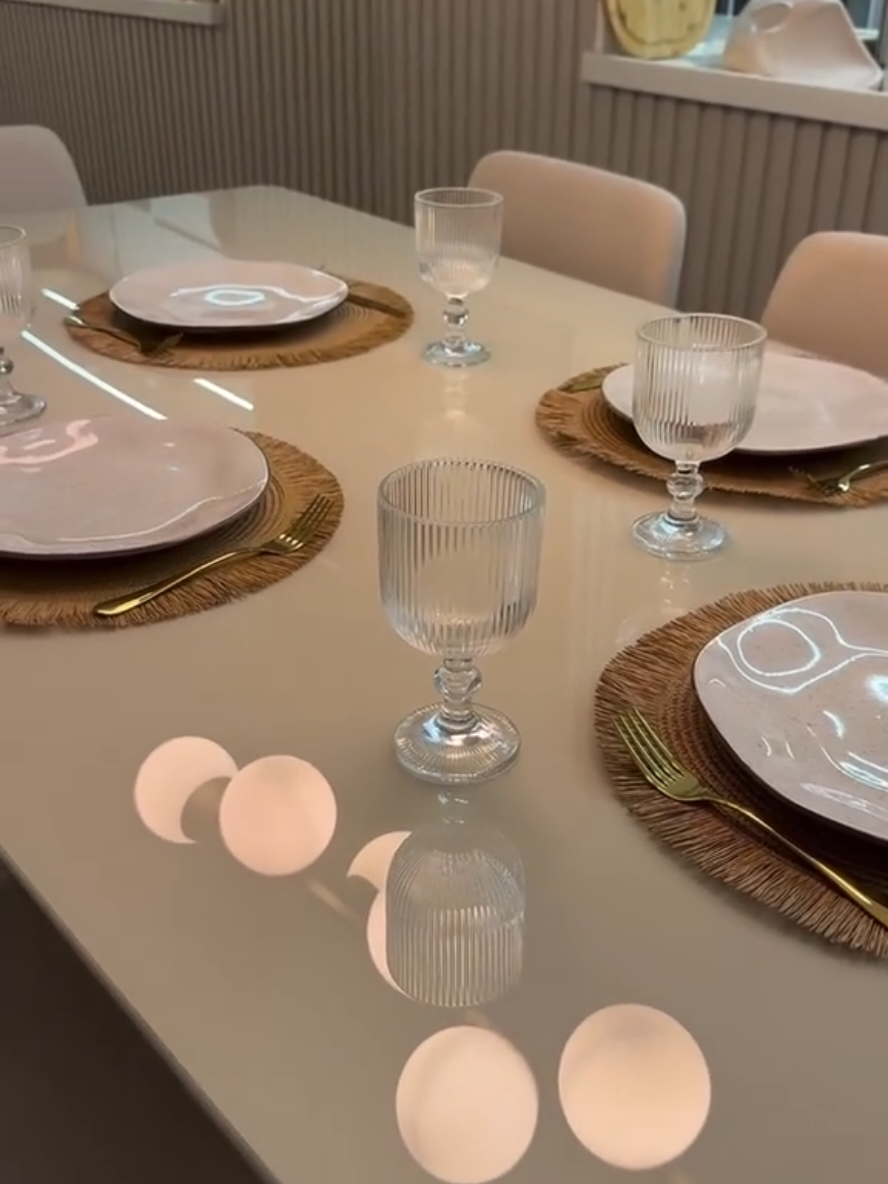 ✨ O toque que faltava para transformar sua mesa,do jeito que a gente ama 🥰 Jogo americano redondo, simples e elegante💕. . . . . . . . . . . #jogoamericano  #mesaposta  #compras #shopee #creatorsearchinsights 