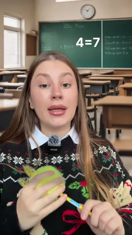 А в фізичних книгарнях @«Книгарня «Є»  знов акції! *у подарунок мається на увазі, що найдешевші книги йдуть за 0.1 гривень, а інші за повну вартість. В акції -40% на другу, перша йде за повну вартість #книги #книгиукраїнською #букток #буктокукраїнською 