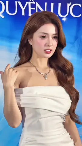 Liên tự hào hiện diện trong không gian tôn vinh vẻ đẹp phụ nữ. Cảm ơn PNJ vì hành trình đầy cảm hứng💙  #PNJ #KimcuongPNJ #Dauanquyenlucphaidep