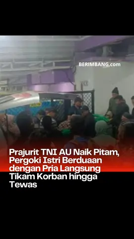 Prajurit TNI AU Tikam Pria di Makassar: Dugaan Perselingkuhan, Video Viral, dan Penanganan POM Masih Misterius Makassar — Seorang prajurit TNI Angkatan Udara, Serda AI (43), naik pitam setelah memergoki istrinya, N (36), tengah berduaan dengan pria berinisial MZ di dalam sebuah mobil yang terparkir di dekat penginapan kawasan Perumahan Bumi Permata Sudiang 1, Kecamatan Biringkanaya, Makassar, Minggu malam (16/11/2025). Pertemuan yang seharusnya menjelaskan keadaan justru berubah menjadi tragedi berdarah. Dalam hitungan detik, emosi Serda AI meledak dan ia langsung menikam MZ hingga korban kritis. Video Viral: “Baru Kau Cium Istriku” Rekaman video amatir insiden itu menyebar cepat di media sosial. Dalam video, N berulang kali memohon agar Serda AI berhenti menyerang MZ sambil mengatakan korban adalah kerabat. “Keluargaku ini, kasihan. Tolong bawa ke rumah sakit,” ujar N panik. Dibalas keras oleh Serda AI: “Keluarga apa? Baru kau cium istriku di mobil!” Warga sekitar berusaha melerai, namun kondisi MZ sudah kritis. Ia dilarikan ke rumah sakit, tetapi nyawanya tidak terselamatkan. Polisi Militer Ambil Alih Kasus Kanit Reskrim Polsek Biringkanaya, AKP Jafar Ahmad, membenarkan peristiwa penikaman tersebut. Namun ia menegaskan kasus sudah sepenuhnya ditangani Polisi Militer. “Sudah ditangani POM. Terkait penyebabnya kami tidak bisa banyak menjelaskan,” ujar Jafar. Kepala Penerangan KODAU II, Kolonel Sus Aidil, juga mengonfirmasi bahwa Serda AI menusuk MZ hingga meninggal saat perjalanan menuju rumah sakit. Tidak lama setelah kejadian, Serda AI disebut langsung menyerahkan diri ke Satpom Lanud Hasanuddin. Saat ini ia telah ditahan dan menjalani pemeriksaan intensif. Motif Masih Gelap, Publik Bertanya Meskipun video viral memperlihatkan dugaan perselingkuhan sebagai pemicu, hingga kini belum ada penjelasan resmi apakah hubungan antara N dan MZ benar merupakan perselingkuhan atau ada latar lain. Pihak TNI AU memilih irit bicara, sementara publik terus menyoroti bagaimana penanganan kasus kekerasan yang melibatkan prajurit aktif, terutama ketika motif pribadi—bukan kedinasan—menjadi pemicu tindakan fatal.
