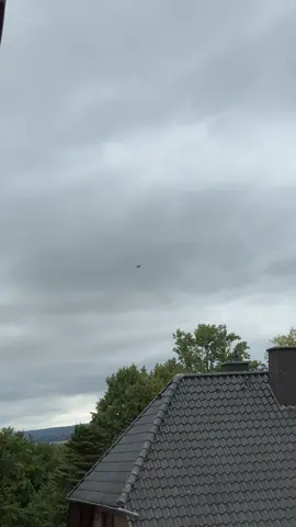 Da schaut man einmal aus dem Fenster und sieht das…. wie man hört konnte ich es selber kaum glauben… 🥹🤣 #eurofighter #tornado #fighterjet #bundeswehr #foryoupage❤️❤️ 