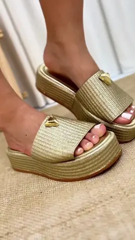 ✨Sandália Feminina Tamanco Flat Plataforma Flatform Confortável Lancellotti✨  👉🏼comente ✨EU✨ que te envio o link. ##shopee ##sandaliasfemininas ##foryou ##viraltiktok