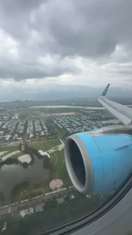 Airbus A320neo của Bamboo Airways hạ cánh xuống sân bay quốc tế Đà Nẵng Airlines: Bamboo Airways Flight: QH101 Seat: 4F Reg: VN-A596 Date: 25/10/2025 #bambooairways#airbusa320neo#vna596#vietnam#xuhuong