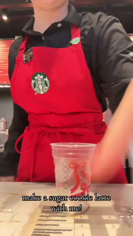 before the rush🙏🏼 #starbucks #sugarcookielatte #christmas #barista #foryoupage 