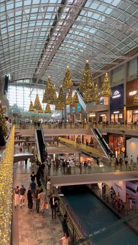 Christmas vibes already in Marina Bay Sands🎄#christmas2025#mbs#marinabaysands#singapore  
