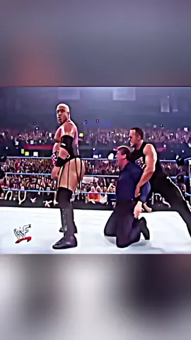 #WWE #wweraw #wwesmackdown #reymysterio #romanreigns 