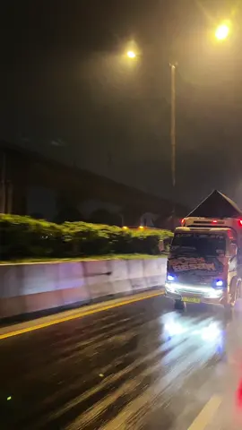 Wiper premium gak sampai 50K Gratis kain microfiber, pewangi kabin, stiker anti embun dan masih banyak lainnya. cara order tinggal klik keranjang kuning.