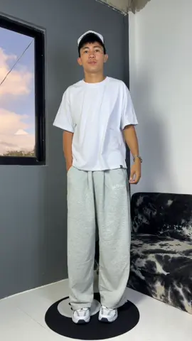 baggy sweatpants! #graypants #sweatpants #streetwear #TikTokFashion #fyp 