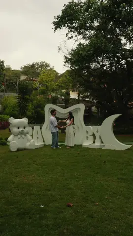 Ontem vivemos um dos dias mais especiais das nossas vidas. O chá revelação foi muito mais do que uma festa, foi um encontro de amor, carinho e cheio da presença de Deus. Cada abraço, cada sorriso e cada presença tornou esse momento ainda mais inesquecível. Queremos agradecer, de coração, a cada pessoa que esteve lá, que celebrou conosco, que vibrou, que orou e que fez parte desse capítulo tão importante da nossa história. Vocês tornaram tudo mais especial, mais bonito, mais verdadeiro. E no meio de tanta emoção, Deus nos presenteou com a revelação mais doce: é uma MENININHA!  Filha já te amamos tanto, você é a promessa e o presente mais doce que Deus poderia nos presentear! Obrigada por cada um que compartilhou dessa felicidade com agente, cada msg de carinho, cada abraço quentinho, cada um de vocês faz parte dessa memória que vamos guardar para sempre no coração. Com todo nosso amor, Mamãe, Papai e nossa pequena promessa de Deus.