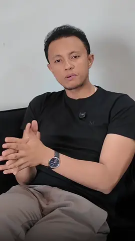 📌በ6 ወር ውስጥ 100ሺ ብር የመስራት ቻሌንጅ አስተውላችኋል 2018 ከከገባ ሶስት ወር ሁኖቷል፣ ጊዜው እየሮጠ ነው።  ግን ደግሞ በ6ወር ውስጥ ህይወታችሁን መለወጥ እንደምትችሉ ብነግራችሁስ? ለዛም ነው ይሄን ቻሌንጅ ያዘጋጀውላችሁ። 🎯በዚህ ቻሌንጅ የኔ አላማ ክህሎት ቢኖራችሁም ባይኖራችሁም አሁን ካላችሁበት የህይወት ሁኔታ በመነሳት በ0 ብር በ6 ወር ውስጥ 100ሺ ብር እንድትሰሩ ማድረግ ነው። በዚህ ቻሌንጅ ለመሳተፍ ከእናንተ የሚጠበቀው  ✅ ህይወታችን ለመለወጥ ቁርጠኝነት ✅ ስልክ እና ኢንተርኔት ✅ህዳር 10 ረቡዕ  ማታ 2 ሰዐት ያዘጋጀውትን ኤቨንት በነጻ መሳተፍ  ✅የተለያዩ መረጃዎችን ስለቻሌንጁ ለማግኘት የተዘጋጀውን የቴሌግራም ቻናል መቀላቀል ። 💎በእርግጠኝነት የምነግራችሁ ነገር ቢኖር ከዚህ ቻሌንጅ በኋላ ህይወታችሁ ተመሳሳይ አይሆንም እንዲሁም ህዳር 10 የምነግራችሁን ነገር አንድ በአንድ መተግበር ከቻላችሁ 100ሺ ብር መስራት አይከብዳችሁም። Telegram link in bio!  #yonasmoh #khilx #mohanbessa #yonile #hustlerhabesha 