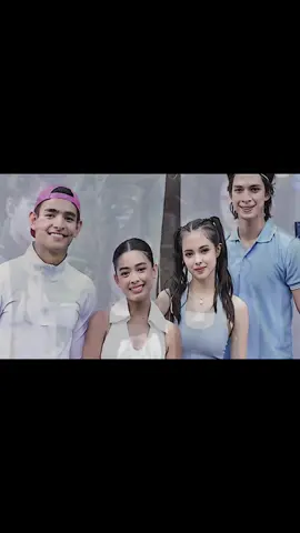 Posisi nya masih sama raisa ketempelan mohan, Harry di samping aqeela dan aqeela paling depan🤏🏻😭  #aryamohan #raisamarie #aqeelacalista #harryvaughan #couple 